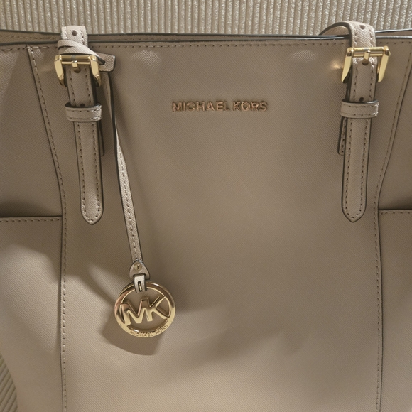 Michael Kors Jet Set Tote - Picture 2 of 9